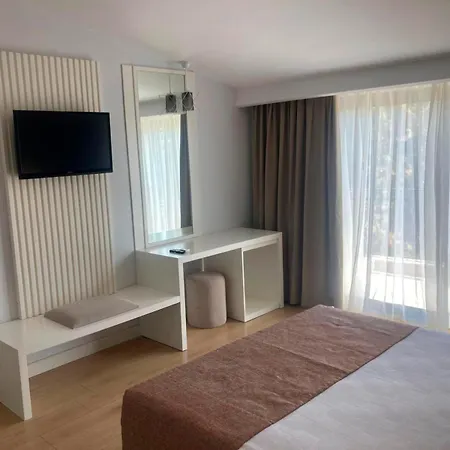 Alder Garden Hotel 4*