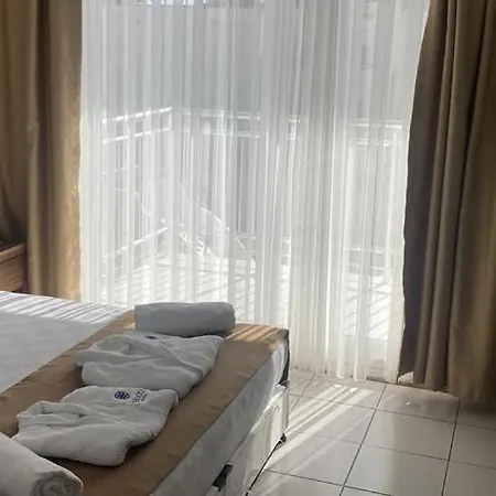 فندق Alder Garden 4*